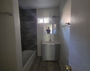7621 Hampton Avenue - Photo Thumbnail 8