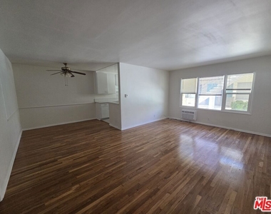 7621 Hampton Avenue - Photo Thumbnail 5