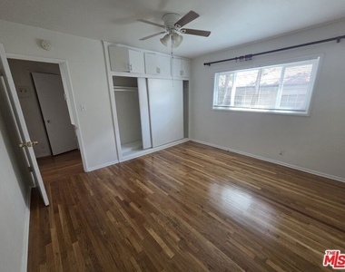 7621 Hampton Avenue - Photo Thumbnail 7
