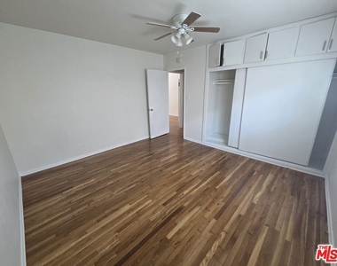 7621 Hampton Avenue - Photo Thumbnail 11