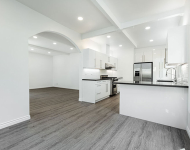 8718 Rosewood Avenue - Photo Thumbnail 12
