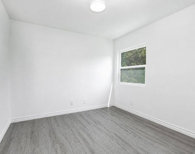 8718 Rosewood Avenue - Photo Thumbnail 30