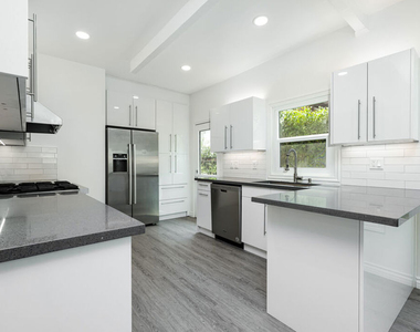8718 Rosewood Avenue - Photo Thumbnail 14