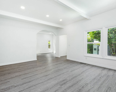 8718 Rosewood Avenue - Photo Thumbnail 19