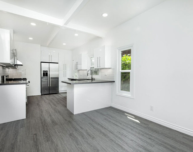 8718 Rosewood Avenue - Photo Thumbnail 5