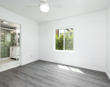 8718 Rosewood Avenue - Photo Thumbnail 20
