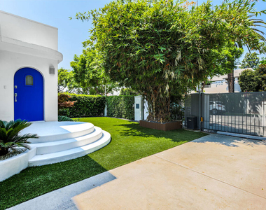 8718 Rosewood Avenue - Photo Thumbnail 2