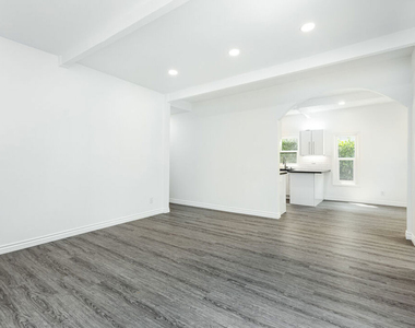 8718 Rosewood Avenue - Photo Thumbnail 18