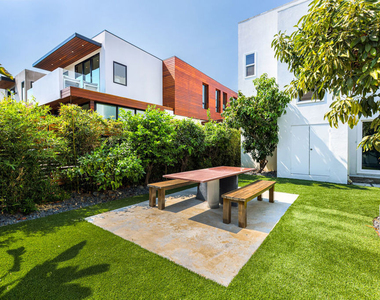 8718 Rosewood Avenue - Photo Thumbnail 40