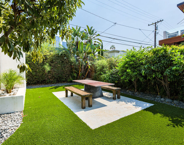 8718 Rosewood Avenue - Photo Thumbnail 37