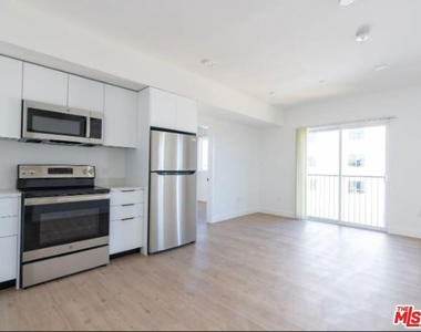 339 S Oxford Avenue - Photo Thumbnail 4