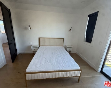 3021 Stanford Avenue - Photo Thumbnail 7