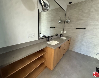 3021 Stanford Avenue - Photo Thumbnail 18