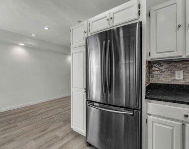 8025 Redlands Street - Photo Thumbnail 10