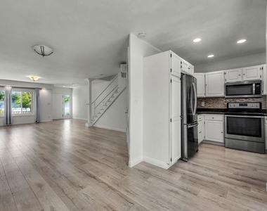 8025 Redlands Street - Photo Thumbnail 6