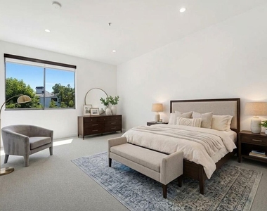 2112 Century Park Lane - Photo Thumbnail 7