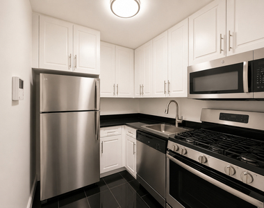 151 West 16th Street - Photo Thumbnail 4