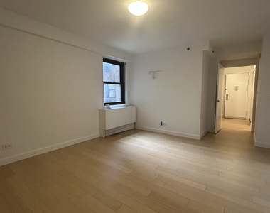 East 39th Street - Photo Thumbnail 2