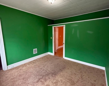 Luxurious 76th Street, Woodhaven Apartment - Photo Thumbnail 6