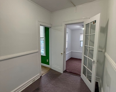 Luxurious 76th Street, Woodhaven Apartment - Photo Thumbnail 3
