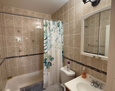 Luxurious 76th Street, Woodhaven Apartment - Photo Thumbnail 8