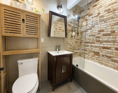 27 Woodbine Street - Photo Thumbnail 5