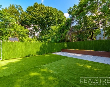 1260 Prospect Place - Photo Thumbnail 8