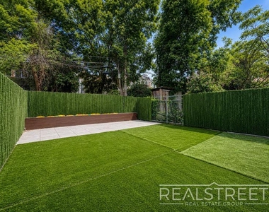 1260 Prospect Place - Photo Thumbnail 8