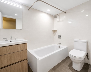 425 East 80th Street - Photo Thumbnail 5