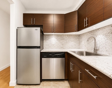 425 East 80th Street - Photo Thumbnail 3