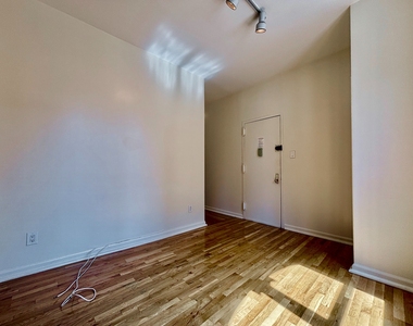 3135 Broadway - Photo Thumbnail 1