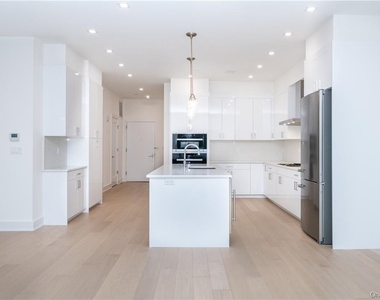 110 Chatsworth Avenue - Photo Thumbnail 10