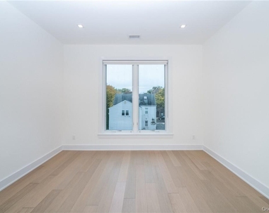 110 Chatsworth Avenue - Photo Thumbnail 20