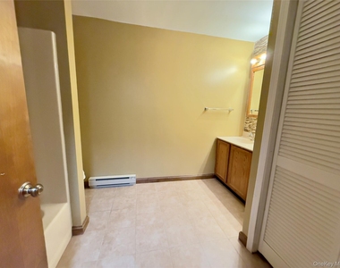 709 Bloomingburg Road - Photo Thumbnail 11