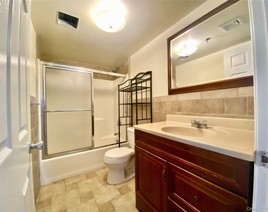 259 Glen Cove Avenue - Photo Thumbnail 4