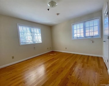 259 Glen Cove Avenue - Photo Thumbnail 7