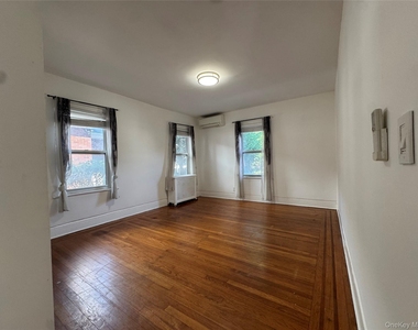 267 Plainfield Avenue - Photo Thumbnail 8