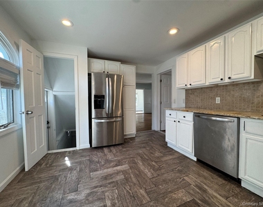 267 Plainfield Avenue - Photo Thumbnail 22