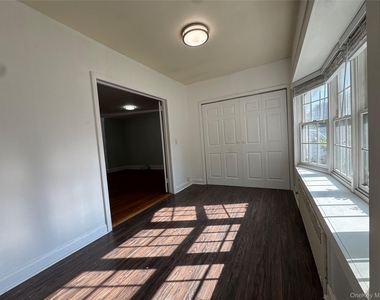 267 Plainfield Avenue - Photo Thumbnail 18