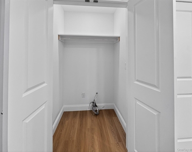 19 Hooker Street - Photo Thumbnail 12