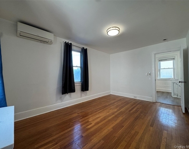 267 Plainfield Avenue - Photo Thumbnail 6