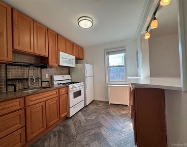 267 Plainfield Avenue - Photo Thumbnail 8