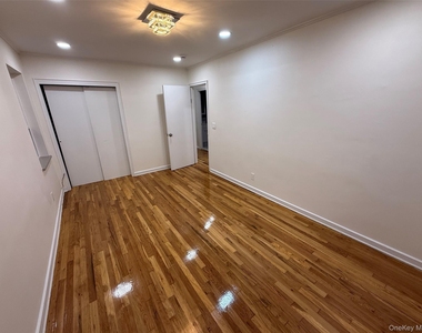 4622 59th Street - Photo Thumbnail 9