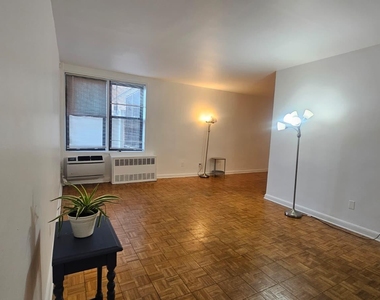 35-20 Leverich Street - Photo Thumbnail 7