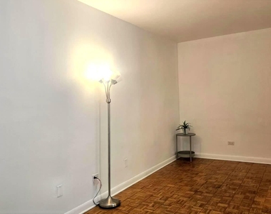 35-20 Leverich Street - Photo Thumbnail 3