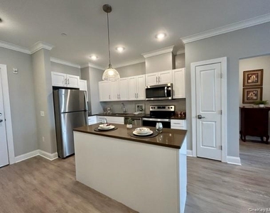 75 E Hoffman Avenue - Photo Thumbnail 8