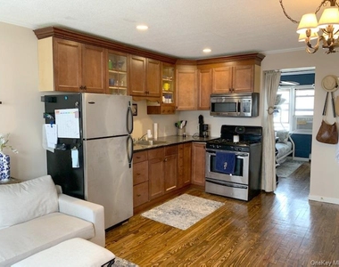 65 W Broadway - Photo Thumbnail 2