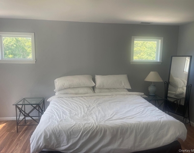 484 N Magee Street - Photo Thumbnail 2