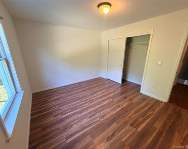 484 N Magee Street - Photo Thumbnail 14