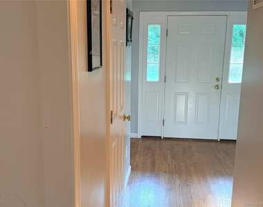484 N Magee Street - Photo Thumbnail 9